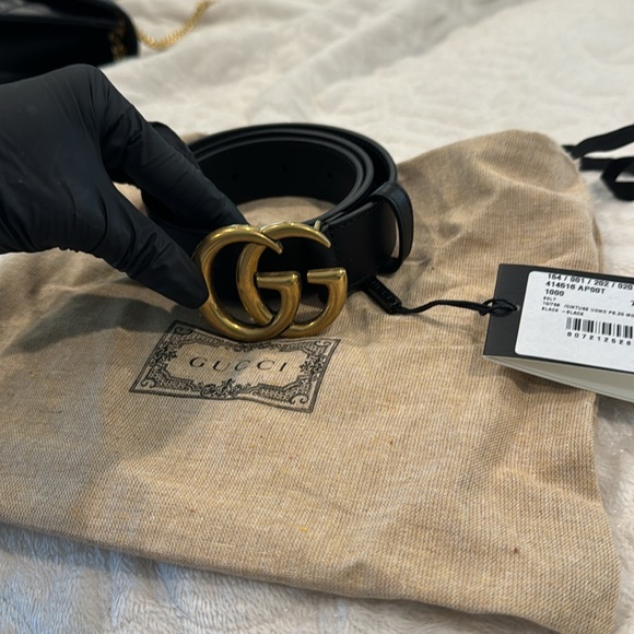Black Gucci Belt Medium emblem size - Picture 5 of 5
